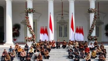 Sidang Kabinet Perdana, Presiden Jokowi : Mau Debat di Dalam Rapat, Saya Dengarkan