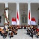 Makna Jokowi Duduk di Tangga Istana Perkenalkan Menteri Kabinet Indonesia Maju