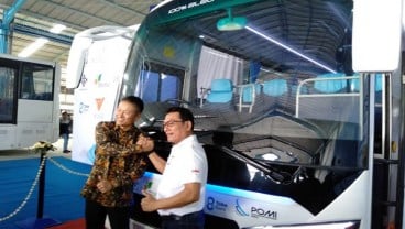 Moeldoko Serahkan Bus Listrik Produksi Perdana MAB untuk Paiton Energy