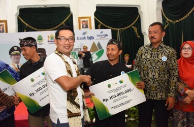 Ridwan Kamil Berikan Modal Usaha 500 BUMDes