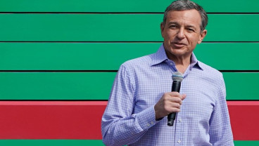 CEO Disney Bob Iger Sebut Disney+ dan Netflix Bukan Saingan