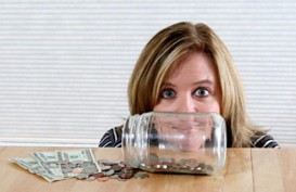 Masyarakat Lebih Memilih Menimbun Uang di Bank daripada Belanja