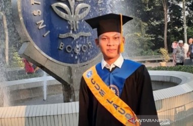 Anak Pasangan Buruh, Wisudawan Terbaik IPB, Begini Kisah Hidupnya 