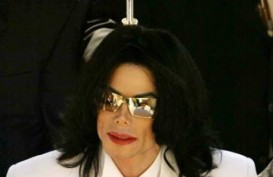 Kaus Kaki Moonwalk Michael Jackson Dilelang, Target Terjual Rp28 Miliar