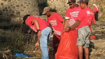 Multi Bintang dan Aliansi Air Mojokerto Bersihkan Anak Sungai Brantas