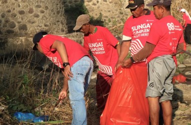 Multi Bintang dan Aliansi Air Mojokerto Bersihkan Anak Sungai Brantas