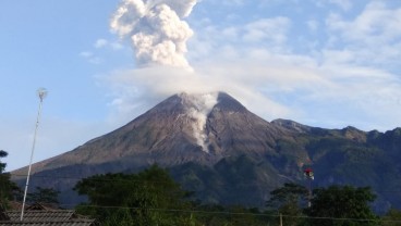 Gunung Merapi Erupsi, Masyarakat Tetap Beraktivitas