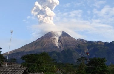 Gunung Merapi Erupsi, Masyarakat Tetap Beraktivitas