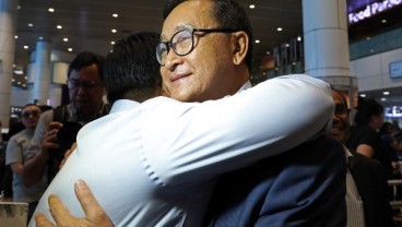 Pemimpin Oposisi Kamboja Sam Rainsy Tiba di Malaysia dari Pengasingan