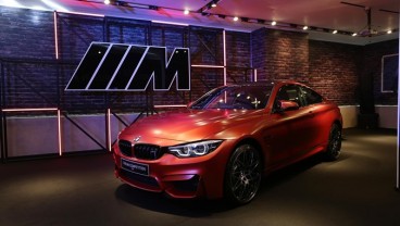 BMW M4 Competition Tampil Perdana di Plaza Indonesia