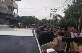 Polisi Bawa 4 Orang dari Rumah Pelaku Bom Bunuh Diri Polrestabes Medan