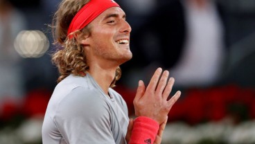 Hajar Juara Bertahan, Tsitsipas Lolos ke Semifinal Tenis ATP Finals