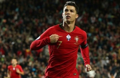 Hattrick Ronaldo Bawa Portugal Jaga Peluang Lolos ke Euro 2020