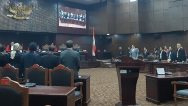 Gugatan UU KPK : Presiden Jokowi dan Puan Maharani Kirim Wakil Hadiri Sidang MK