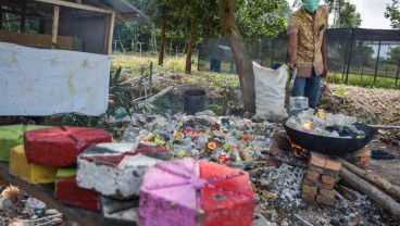 PAVING BLOK LIMBAH PLASTIK