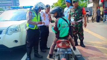 Terobos Jalur Sepeda di Jalan Matraman Raya, 15 Pesepeda Motor Ditilang