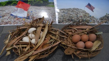 Gubernur Khofifah Pastikan Telur dari Jawa Timur Lewati Good Farming Practices