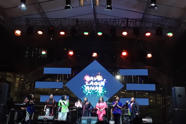 #SaveLaguAnak saat tampil di The 90's Festival/Bisnis-Ria Theresia Situmorang