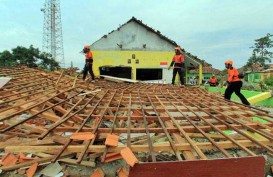 Angin Puting Beliung Rusak Bangunan dan Lukai Warga di Ngawi