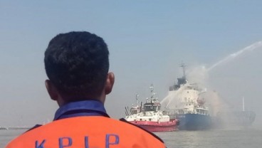 Setelah Kapal Tenggelam, Giliran KM Tanto Ceria Terbakar di Surabaya