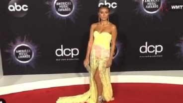 Sepatu Kristal Agnez Mo Seharga Rp13 Juta Curi Perhatian di American Music Awards 2019