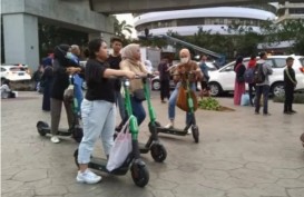 RISED : Mayoritas Warga Jakarta Anggap Skuter Listrik Tak Aman