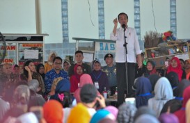 Kunjungi Nasabah Mekaar, Presiden Jokowi Minta Nasabah Disiplin Menabung dan Membayar Angsuran