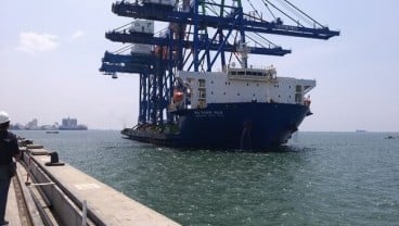 Pelindo IV Tambah Dua Unit Alat Bongkar Muat Skala Post Panamax