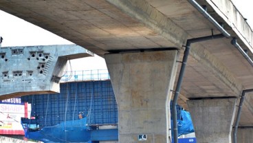 Crane Berkapasitas 35 Ton di Proyek Tol Bogor Patah Semalam