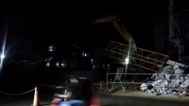 Lengan Crane Proyek Tol BORR Seksi IIIA Patah Saat Angkat Besi   