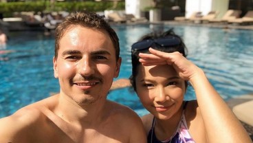 Jorge Lorenzo dan Aktris Malaysia Pamer Foto di Kolam Renang, Nikita Mirzani?