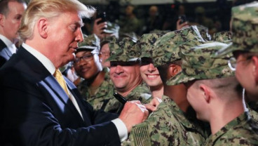 Donald Trump dan Emmanuel Macron Saling Serang Soal NATO