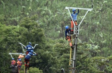 Pacu Elektrifikasi, PLN Sulselrabar Aliri Listrik 6 Desa di Sulsel