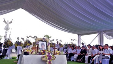 Foto Pemakaman Bernuansa Mewah Ciputra di Memorial Park