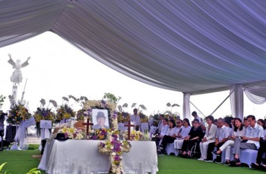 Foto Pemakaman Bernuansa Mewah Ciputra di Memorial Park