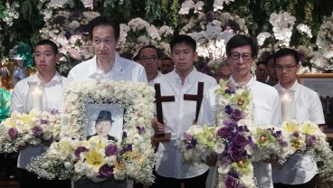 Foto-foto Prosesi Jenazah Ciputra Diberangkatkan dari Kuningan