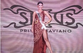 Tampil Berbikini, Wakil Indonesia Frederika Alexis Terpeleset di Panggung Miss Universe 2019