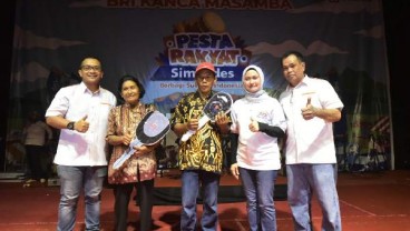 Bupati Luwu Utara Indah Putri Indriani Menghadiri Pesta rakyat Simpedes BRI di Lapangan Subiantoro Kecamatan Sukamaju Sabtu, 07/12/2019