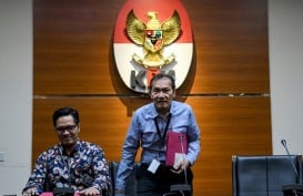 Ketika Pimpinan KPK Saut Situmorang Gagal Peluk Jokowi