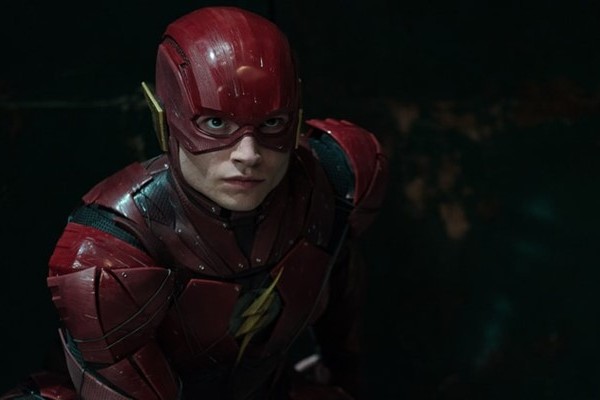 Karakter Flash dalam film Justice League (2017) - Warner Bros