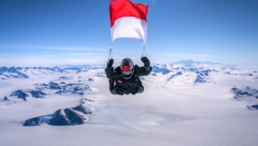 Naila Novaranti Penerjun Payung Perempuan Asal Indonesia Sukses Taklukan Benua Antartika
