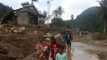 Korban Banjir Solok Selatan Dievakuasi, 5 Perahu Karet Dikerahkan