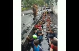 Viral Video Honorer Masuk Got, Lurah Jelambar Diperiksa