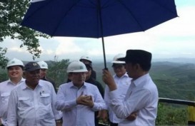 Diguyur Hujan, Jokowi dan 7 Menteri Keliling Titik Nol Ibu Kota Baru   