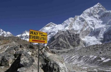 Nepal Perketat Izin Pendakian Everest