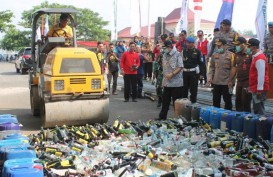 Amankan Nataru, Polres Semarang Hancurkan 5.000 Liter Miras