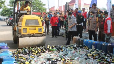 Amankan Nataru, Polres Semarang Hancurkan 5.000 Liter Miras