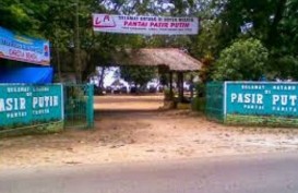 Bangunan Vila di Pantai Carita Masih Terbengkalai Pascatsunami 2018