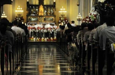 Misa Malam Natal Dimulai, Lalu Lintas Katedral Ramai Kendaraan