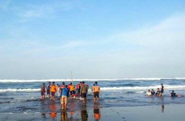 Pantai Parangtritis: Waspadai 2 Titik Palung Berbahaya